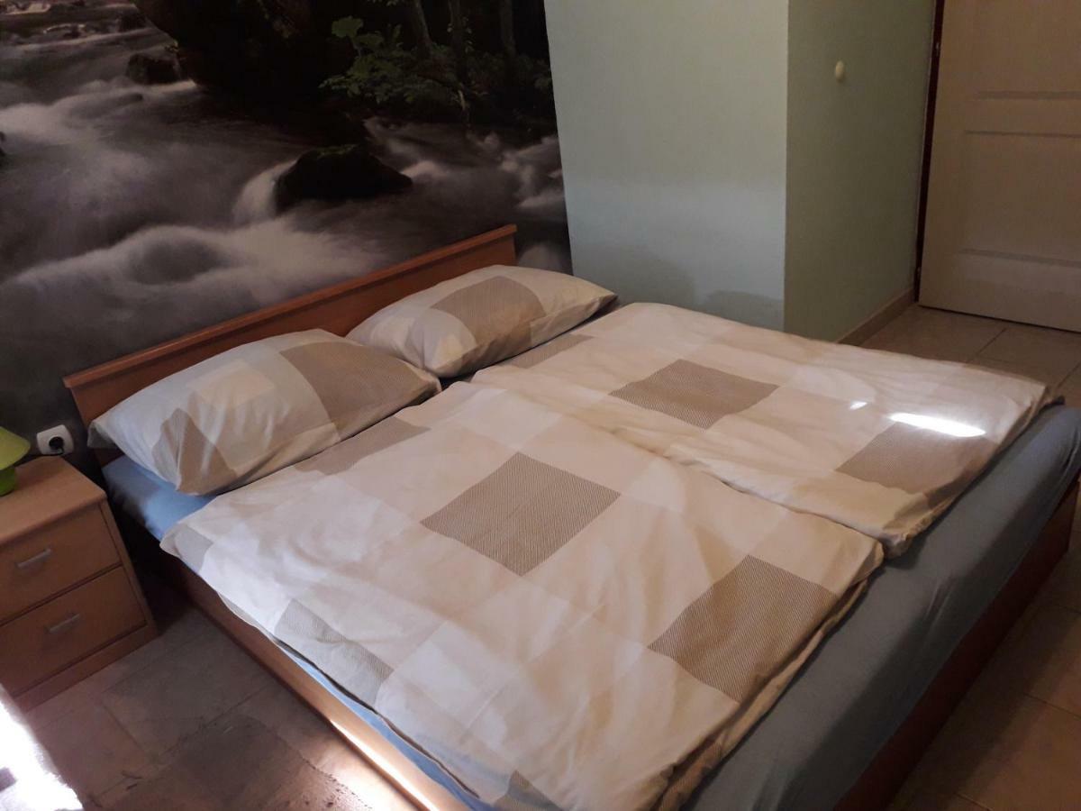 Apartmanhaz Balatonfenyvesアパートメント エクステリア 写真